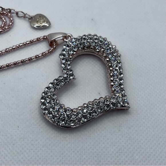 NECKLACE! Betsey Johnson Crystal Heart Pendant w/ “Rosegold” chain BNWT - Picture 4 of 8